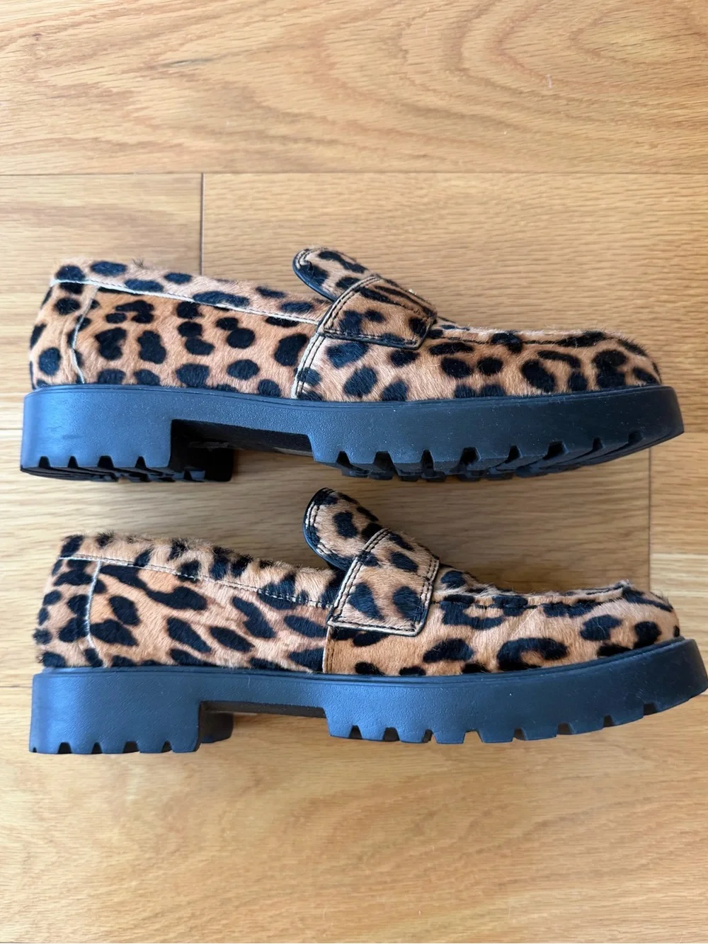 Tory Burch NWT Classic Lug Loafers Leopard Calf Hair Shoes 9